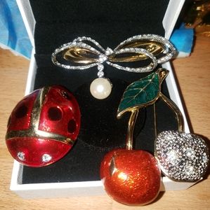 Vintage Fashion Broaches